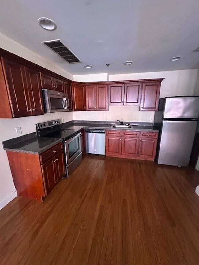 Building Photo - 1923 N Gratz St