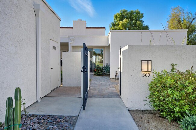 Building Photo - 809 Inverness Dr