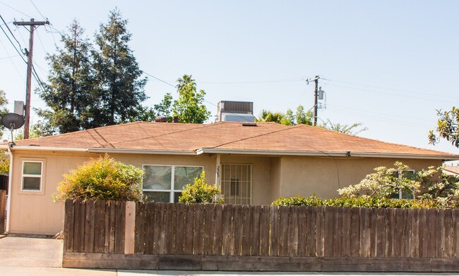 Primary Photo - Cute and updated 3 bedroom 1 bathroom home...