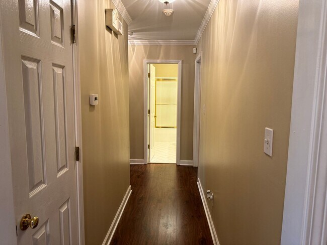 Building Photo - AVAILABLE TO SHOW!!!