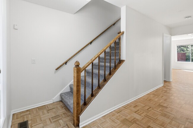 Building Photo - 1542 Anderson Ln