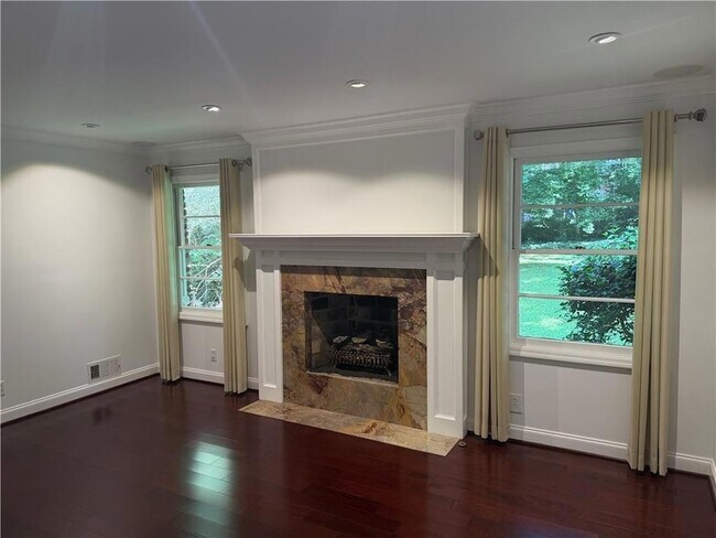 Building Photo - 6651 Castleton Dr NW