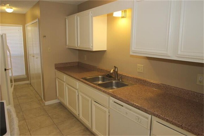 Building Photo - 4802 Maurita Dr