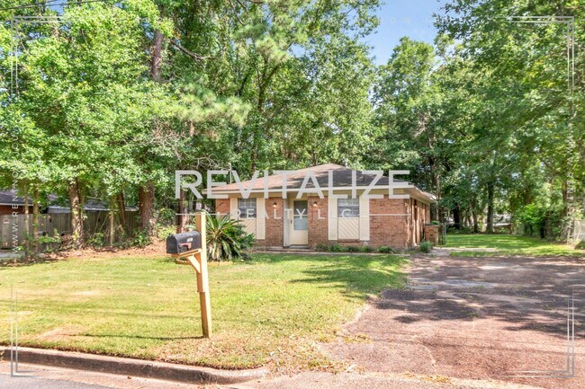 Building Photo - 3 Bedroom Bungalow in Mobile
