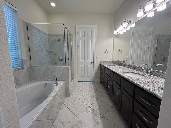 Building Photo - 3005 Zelma Dr