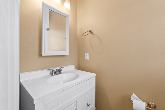 Building Photo - 6412 Chippewa Dr
