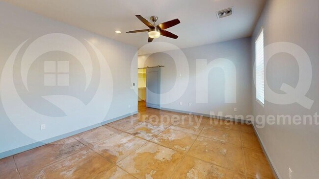 Building Photo - 1421 N Santa Rosa Ave