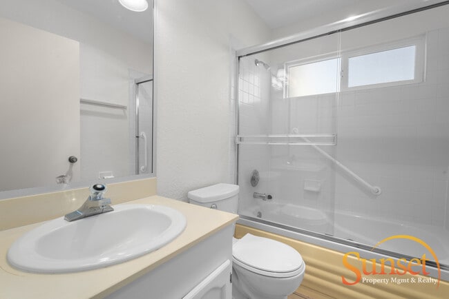 Building Photo - 4985 Coronado Ave