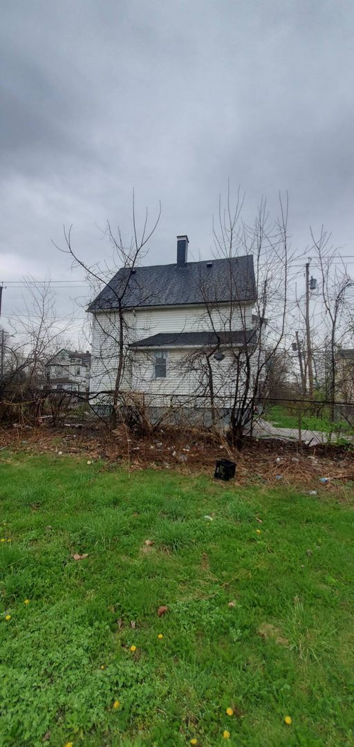 Building Photo - Charming 3-Bedroom Property in Prime Location