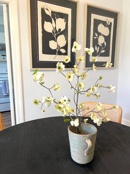 Building Photo - 250 E Market St