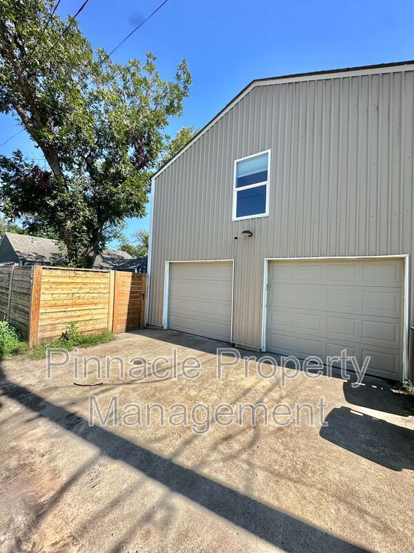 Building Photo - 1807 San Antonio St