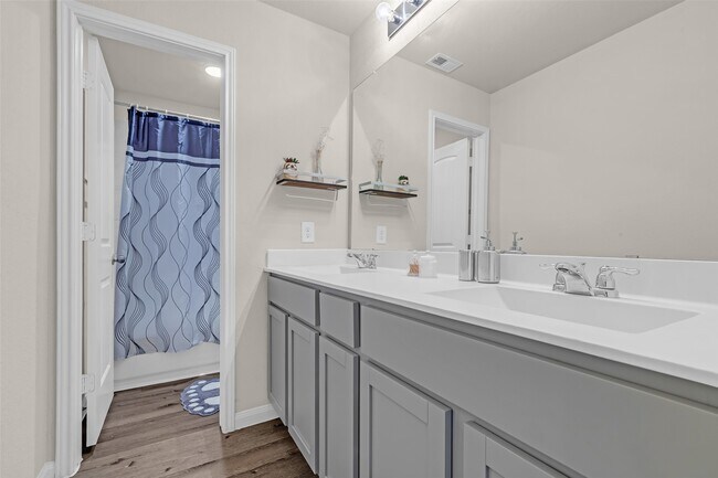 Building Photo - 14033 Lamprey Dr