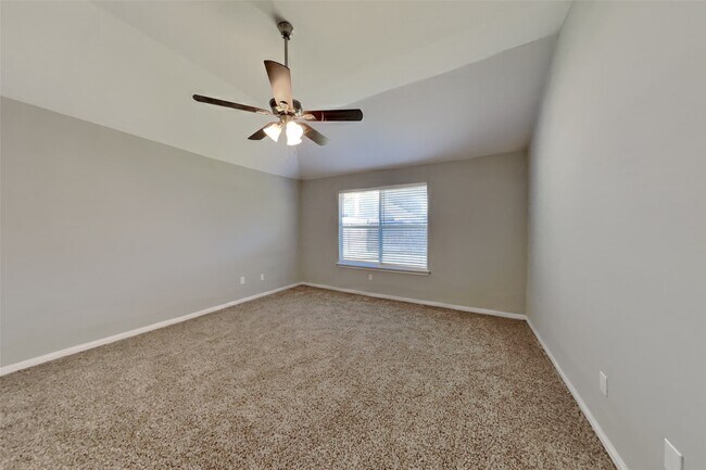 Building Photo - 1015 S Wellsford Dr