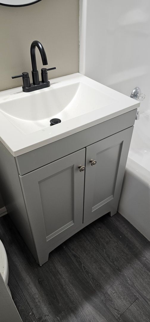 Building Photo - COMING SOON!! Available Soon in SF KCMO