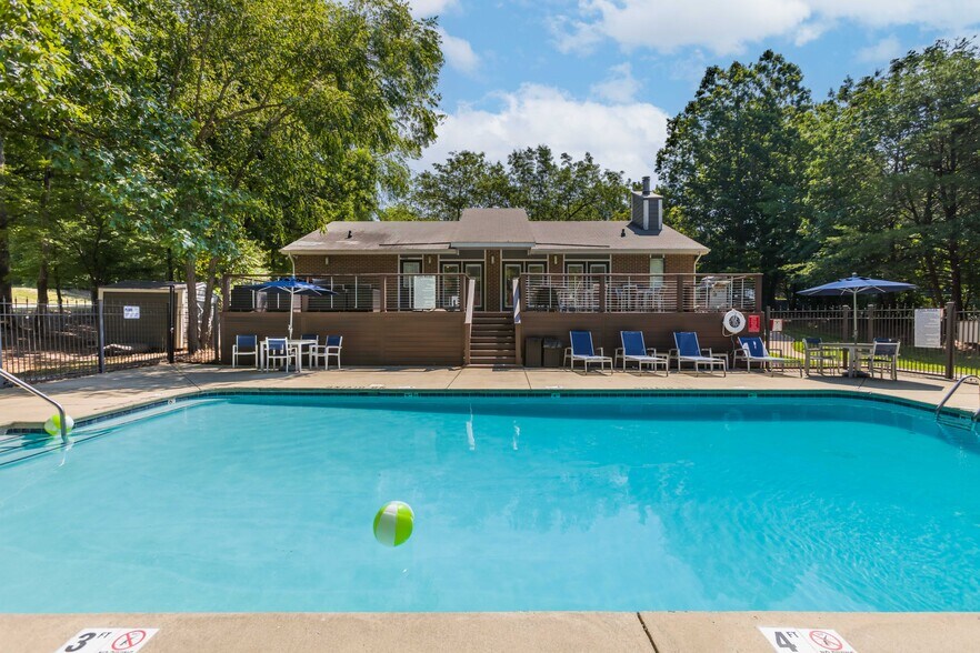 Pool - Summit Village Apartments
