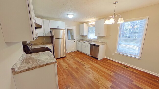 Building Photo - 928 Winterberry Dr