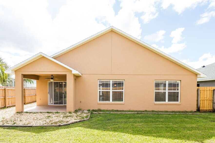 Building Photo - 2041 Bobtail Dr