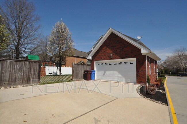 Building Photo - 1024 Long Beeches Ave