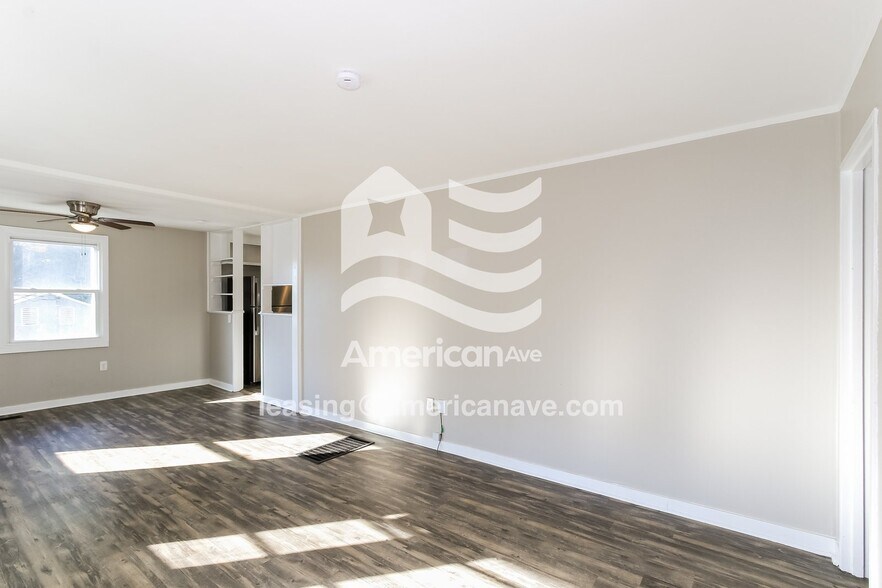 Building Photo - 663 Seymour Dr