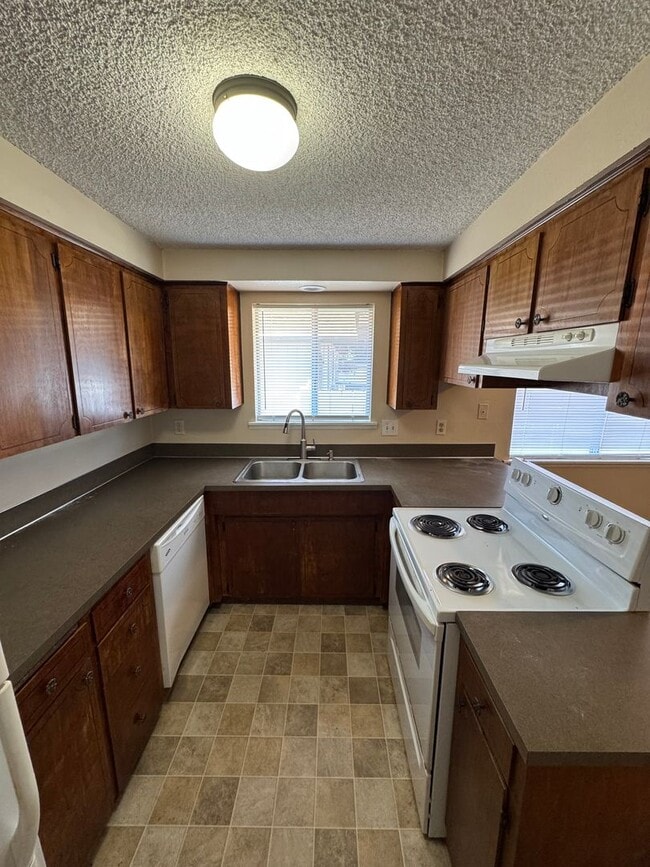 Building Photo - Nice 2 Bedroom 1 Bath Apartment in Sheridan