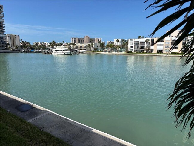 Building Photo - 7540 Bay Island Dr S