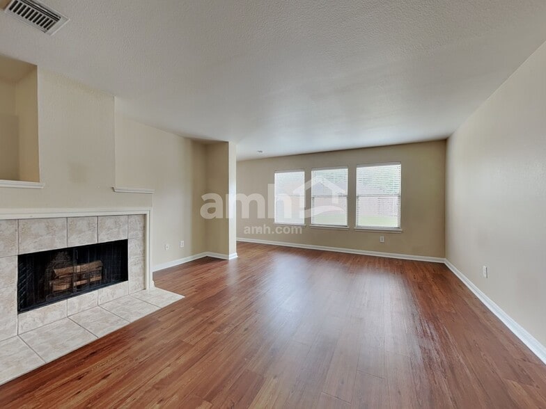 Building Photo - 18302 Fair Grange Ln