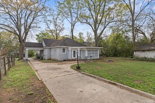 Building Photo - Home for rent in Cloverdale