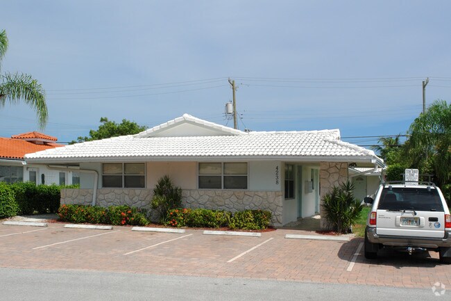 Building Photo - 4236-4238 Sea Grape Dr