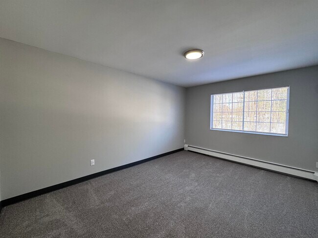 Building Photo - 379 Huse Rd