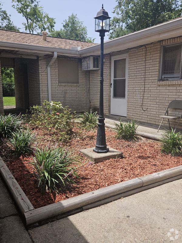 Building Photo - 3728 Opelousas St