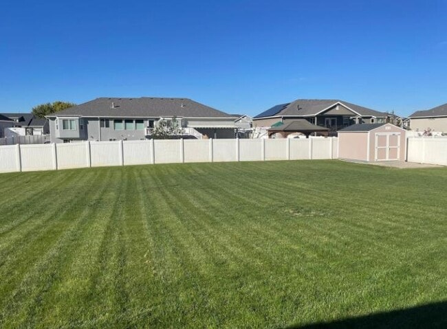 Building Photo - 1335 N 200 E