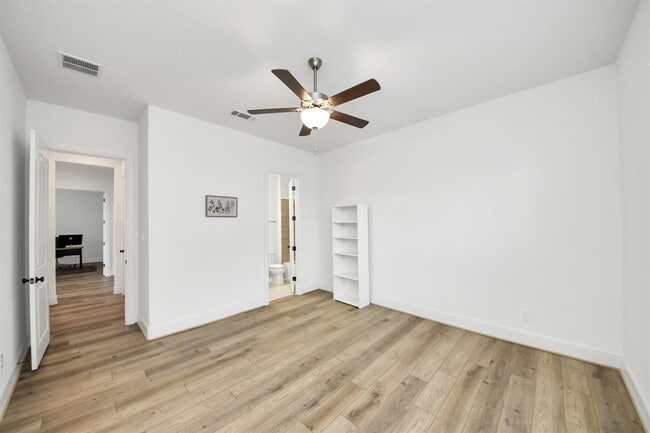 Building Photo - 4914 Olive Province Ln