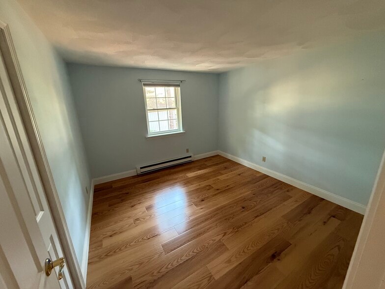 Guest bedroom - 70 Cape Dr