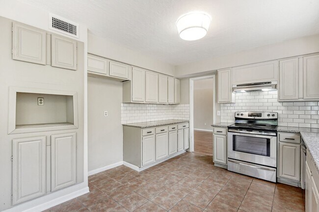 Building Photo - Great house in great neighborhood