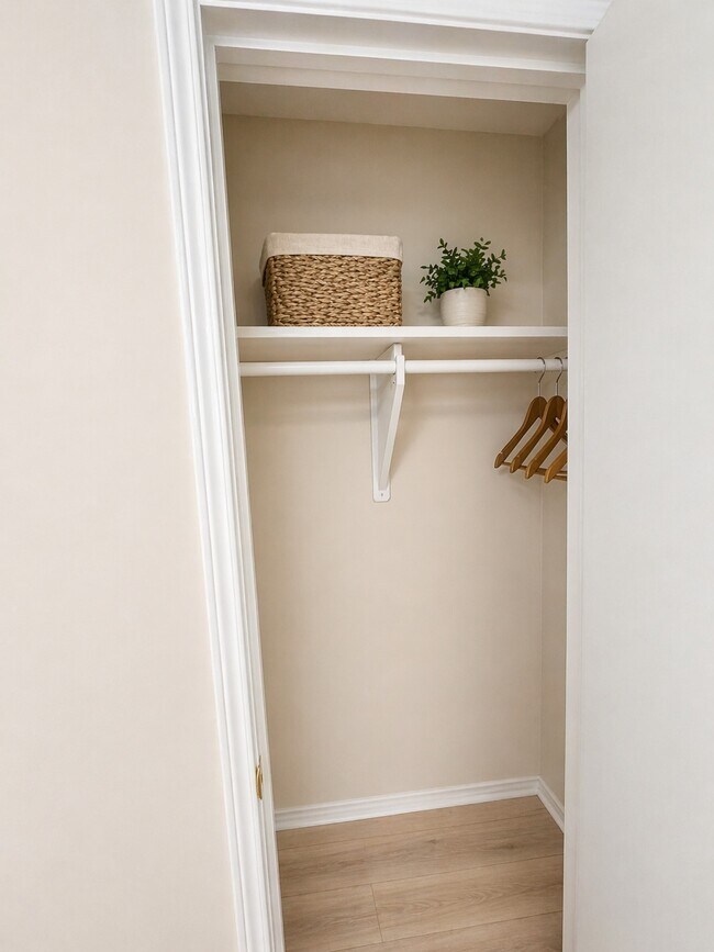 Building Photo - 6410 Del Monte Dr