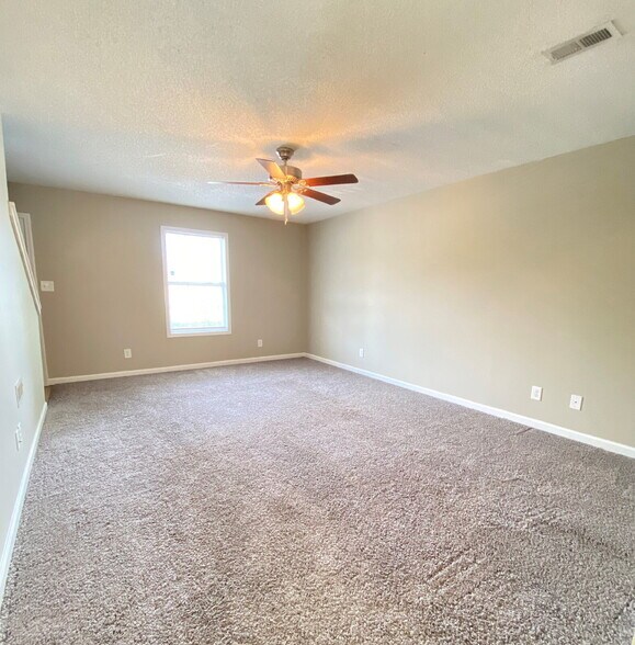 Building Photo - 541B PATRIOT PARK CT, CLARKSVILLE, TN 37042