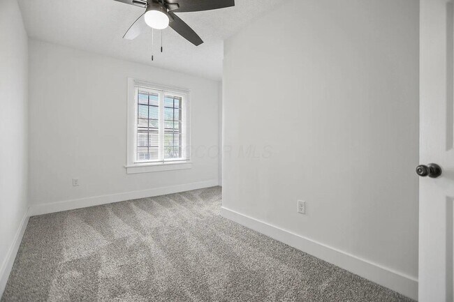 Building Photo - 852 Oakwood Ave