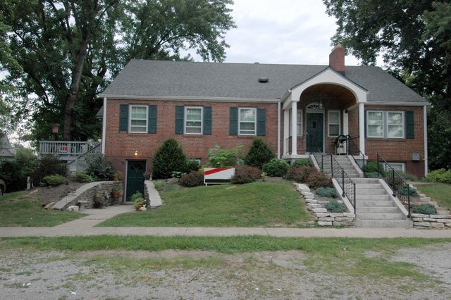 Building Photo - 150-211 Western Ave