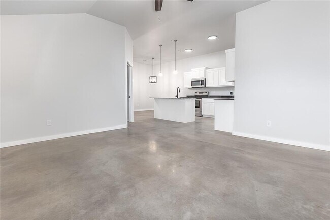 Building Photo - 13324 Springcreek Dr