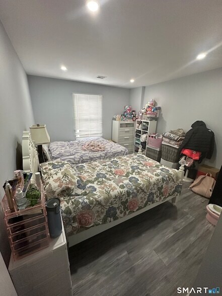 Building Photo - 180 Pleasantview Ave