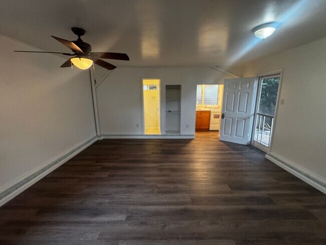 Building Photo - Francis