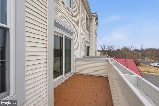 Building Photo - 44142 Shady Glen Terrace