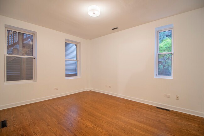 Building Photo - 2221 W Charleston St