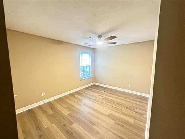 Building Photo - Beautiful renovated home in Hermitage