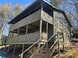 Building Photo - 166 Skyland View Dr