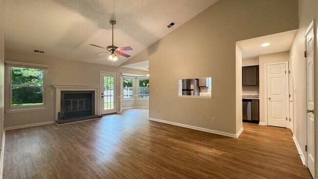 Building Photo - 5568 Annandale Dr