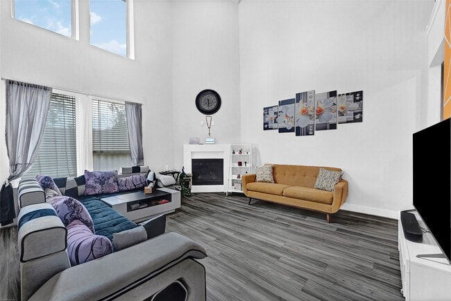 Building Photo - 2512 Ravenna Ct