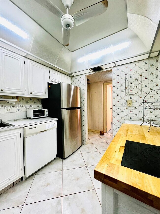 Building Photo - 3821 Environ Blvd