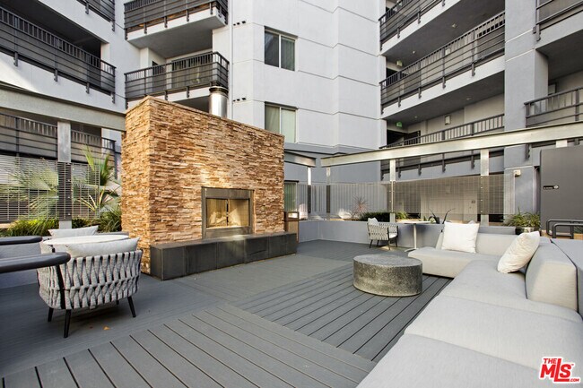 Building Photo - 629 Traction Ave