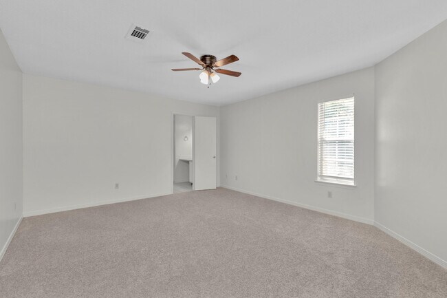 Building Photo - 202 Summer Ln